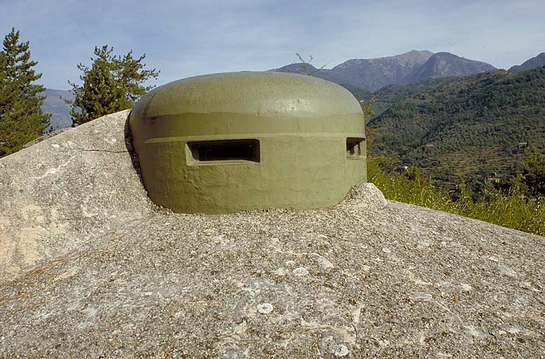 Bloc 3. Cloche observatoire V.D.P. Vue avant droite.