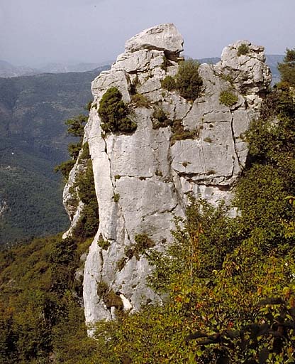 Tranchée maçonnée sur les dessus de l'ouvrage.