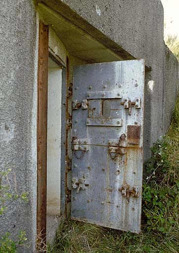 Sospel, casemate du Campaost. Détail de la porte blindée (type AP 2).