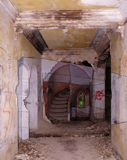 L'escalier de service vu depuis le couloir situé au premier étage.