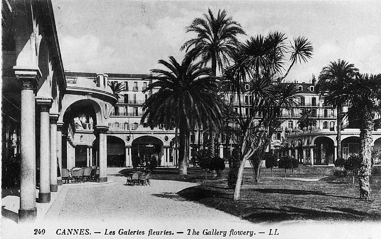 Les Galeries Fleuries du côté ouest. Vue partielle prise vers le nord.