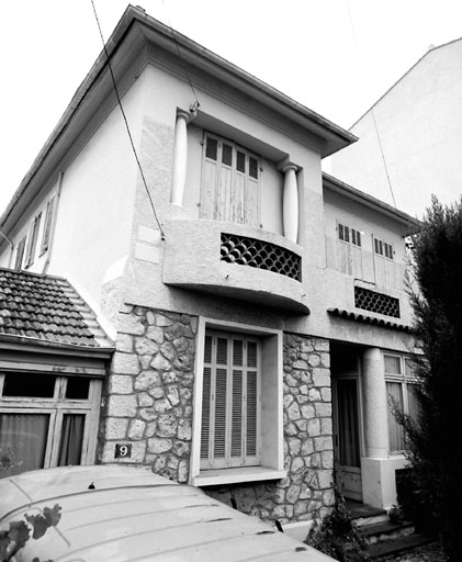 Section A6. Ilot 30. Parcelle 1744. 9, rue de Provence. Façade sud-est sur rue.
