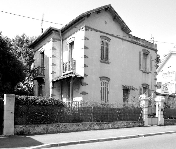 Section A7. Ilot 15. Parcelle 2077. 4, avenue Geoffroy Saint-Hilaire. Vue de volume prise du sud-est.