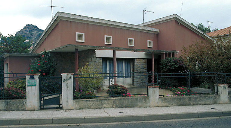 Section A6. Ilot 3. Parcelle 2490. 10, avenue de la Paix. Vue d'ensemble prise du sud.