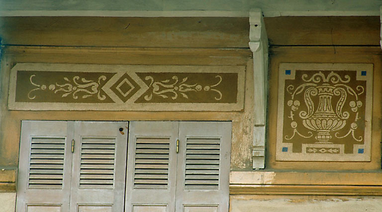 Section A6. Ilot 33. Parcelle 1749. 2, rue de Provence. Détail de la frise de couronnement.