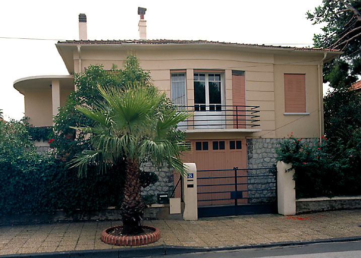 Section A5. Ilot 5. Parcelle 3072. 8, rue Charles Saint. Façade nord sur rue.