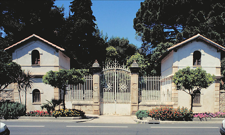 Entrée d'origine sur la rue Alphonse Denis.