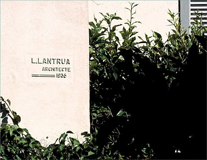 Section A6. Ilot 8. Parcelle 1892. 16, avenue Ernest Reyer. Signature de l'architecte.