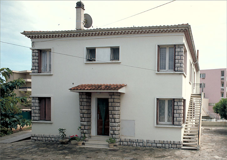 Section A7. Ilot 16. Parcelle 2701. 16, rue du Gros Pin. Façade nord-ouest.