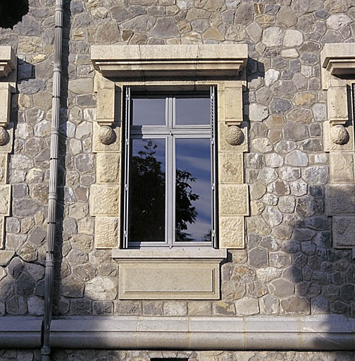 Elévation est. Fenêtre. Détail.