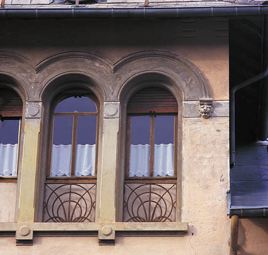 Elévation sud. Détail des percements. Baie triple.