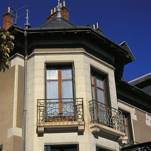 Elévation sud. Détail du bow-window.