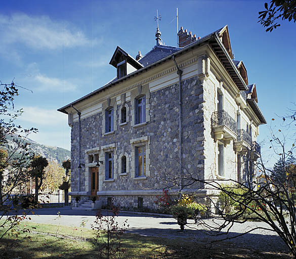 Elévation ouest. Entrée principale.