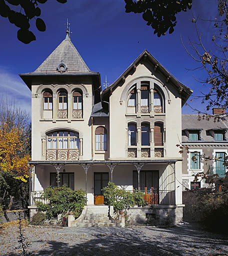 Elévation sud sur parc.