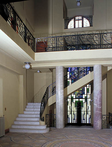 Distribution intérieure. Hall central et départ de l'escalier (élévation nord).