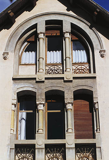 Elévation sud, percements de l'avant-corps en pignon.