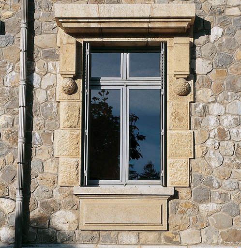 Elévation est. Fenêtre. Détail.