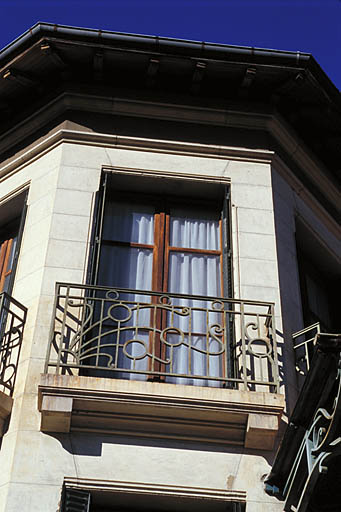 Elévation sud, bow-window. Détail d'une fenêtre.