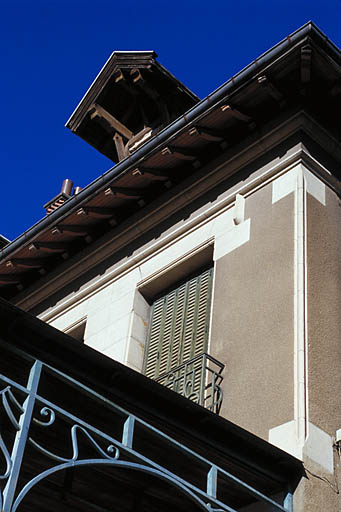 Elévation sud. Détail. Fenêtres jumelées et fenêtre lucarne.