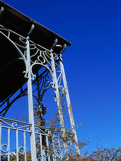 Véranda. Détail de la ferronnerie.