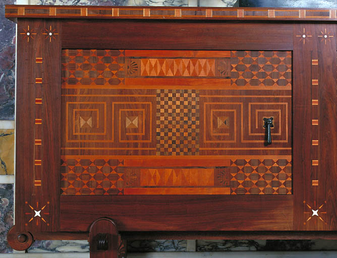 Détail des incrustations d'un battant.