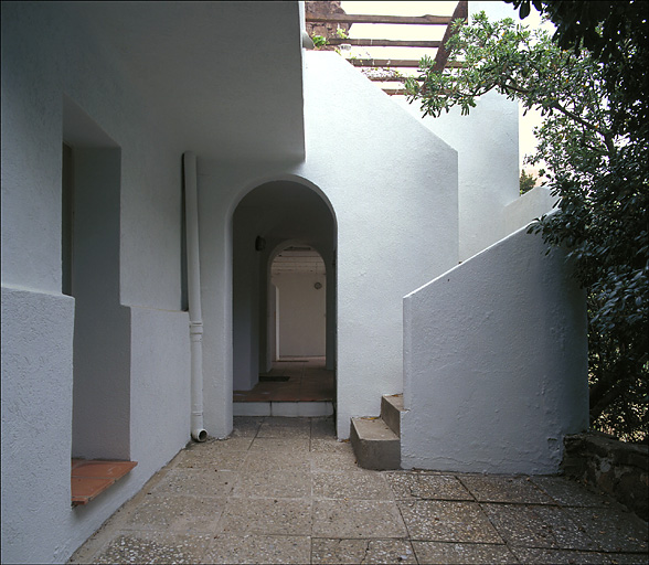 Deuxième étage de soubassement. Escalier d'accès à la terrasse de la salle à manger. Vue prise vers le nord.