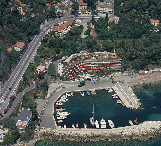 Vue aérienne depuis le sud-est.