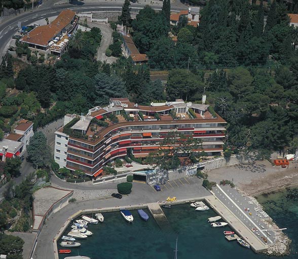 Vue aérienne depuis le sud-est.