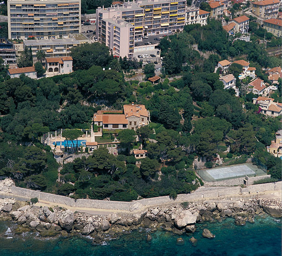 Vue aérienne depuis le sud-est.