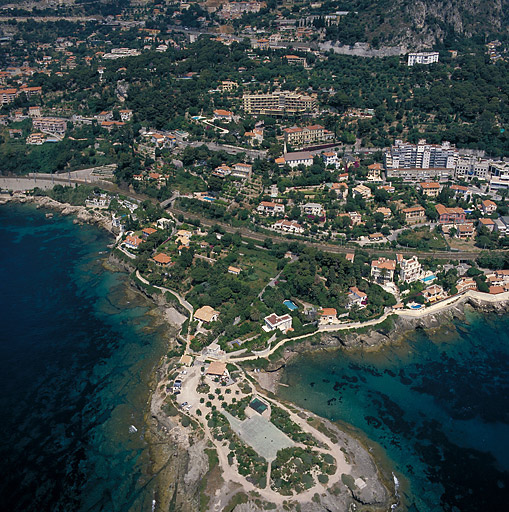 Vue aérienne du Cap-d'Ail depuis le sud.