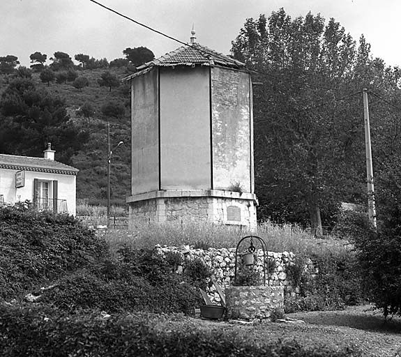 Organes des intervalles ou extérieurs aux forts. Eze, 2834 avenue des Diables-Bleus. Vue d'ensemble du réservoir d'eau depuis le sud-ouest.