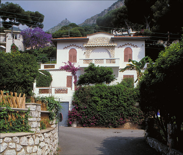 Vue d'ensemble de la façade sud, depuis le sud.