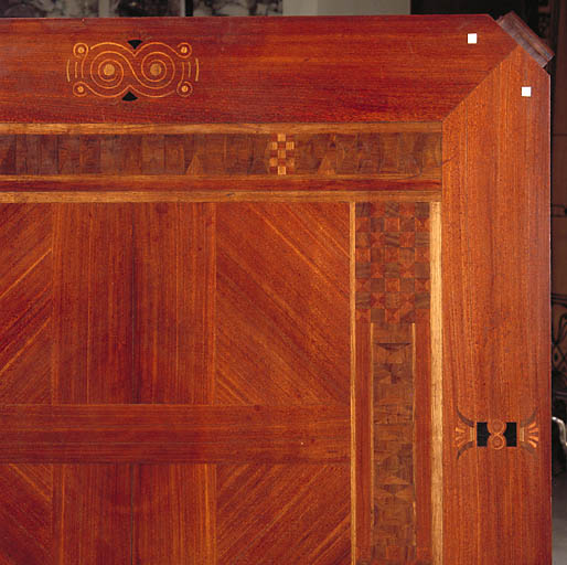 Détail des incrustations du plateau.