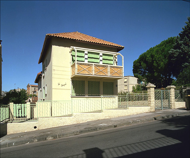 Immeuble Le Bengali, 40-42 boulevard Albin-Bandini (parcelles K71, 74, 75, 76). Cet immeuble, avec sa volumétrie irrégulière, ses balcons en métal suspendus, ses jardinières maçonnées est assez représentatif de l'architecture des années 1970.