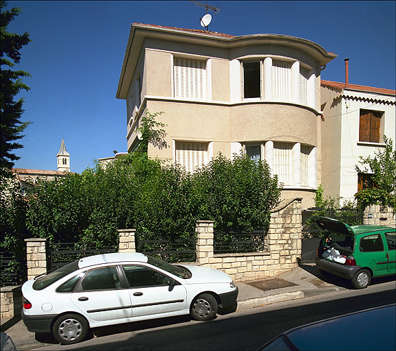 Vue générale de la façade ouest prise depuis le boulevard Albin-Bandini.