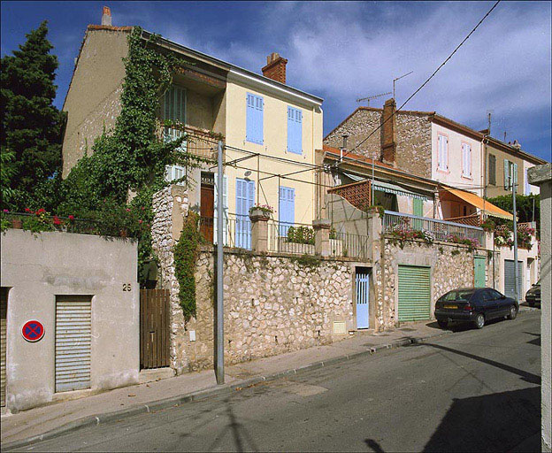 Maison 27 boulevard Farrenc (K 415), construite en 1908 pour une famille de pêcheurs, les Giraud. Vue générale de la façade.