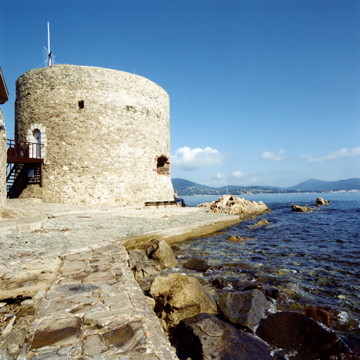 Tour du Portalet, vue d'ensemble, prise de l'est.