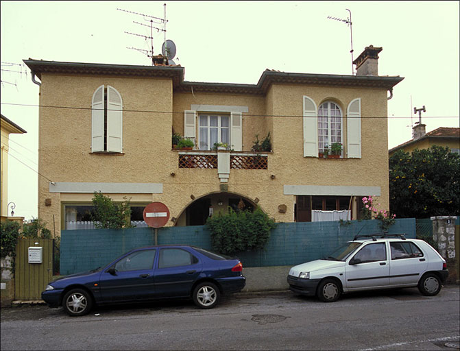 Vue d'ensemble de la façade nord.