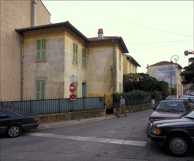 Maison: vue perspective des façades nord et ouest.