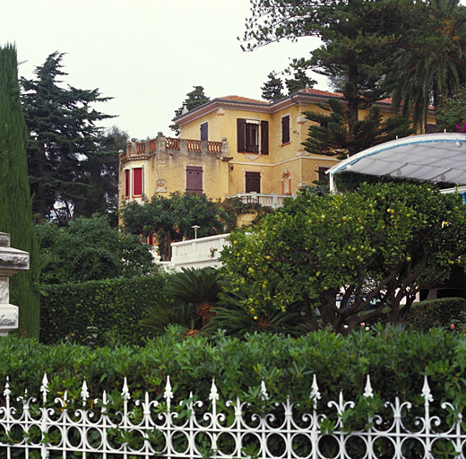 Vue d'ensemble depuis le sud de la Villa Corinne.