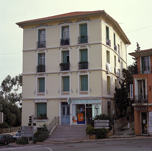 Vue d'ensemble de la façade nord.