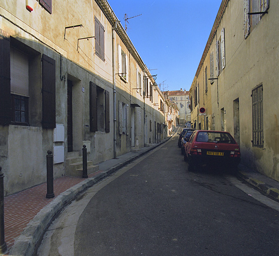 Vue en enfilade en direction de la place Malleterre.