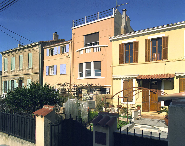 Maison, 10 rue Jumelles. Vue générale de la façade de la maison L 46, au centre de l'alignement.