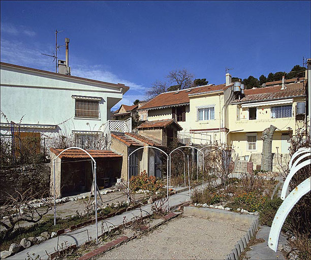 Fig. 08 - Maison, impasse Maunier (parcelle L 11), construite en 1844, augmentée en 1880, reconstruite en 1903. Vue générale depuis le jardin.