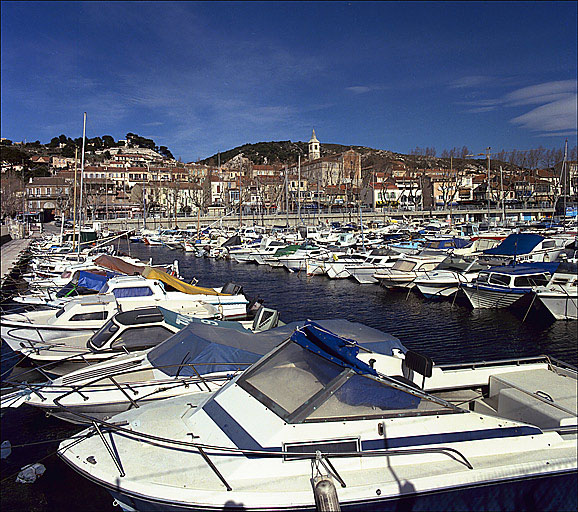 Vue depuis le port de plaisance.