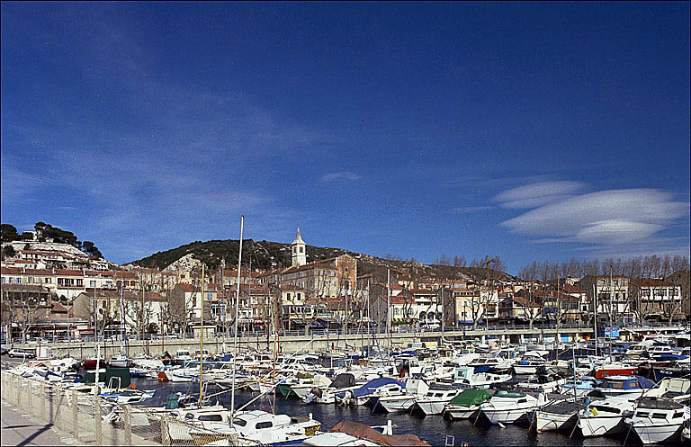 Vue depuis le port de plaisance.