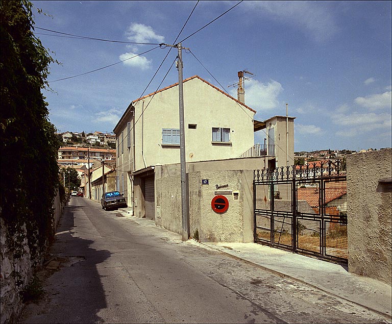 Rue Etienne-Collombel. Vue prise du sud, au niveau de l'immeuble parcelle D 76.