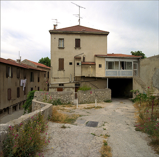Fig. 71 - Maison (parcelle Riaux D79) construite en 1926 ou 1932 de l'ensemble du bas de la montée Antoine-Castejon. Vue rapprochée l'élévation postérieure.