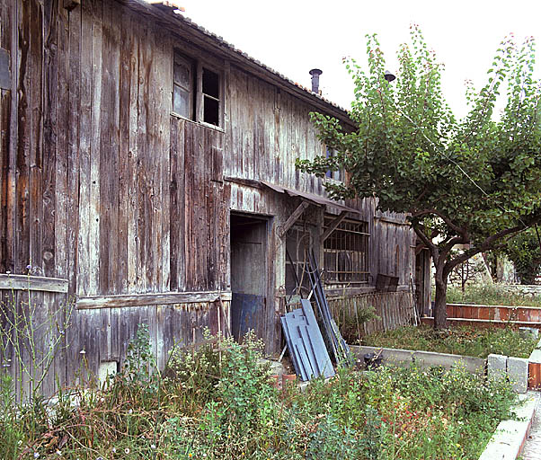 Immeuble à logements, parcelle D 179, anciens logements de chantier ? : vue générale de la façade.