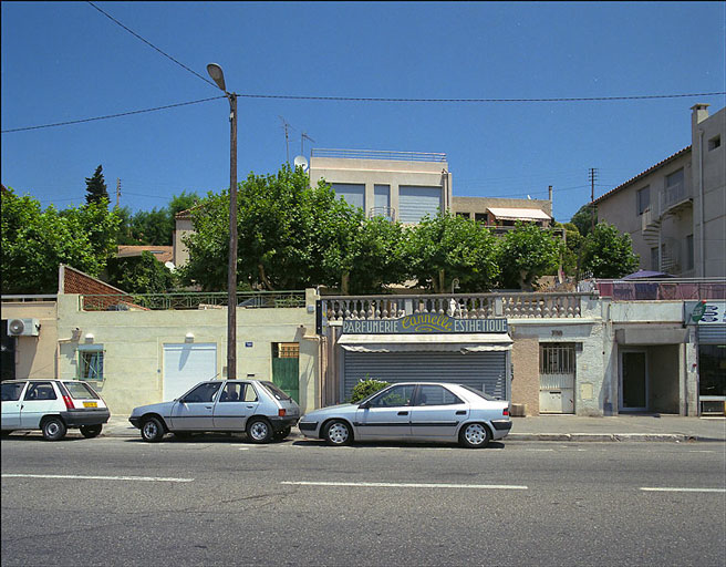 Fig. 63 - Vue générale du mur de soutènement du jardin en contre-haut du chemin du Littoral des Villas Marie et Marie-Thérèse construites entre 1890 et 1912.